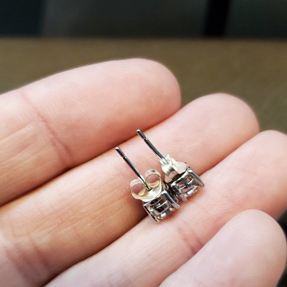 925 Sterling Silver Clear Cubic Zirconia Small Stud Earrings - Picture 3 of 6